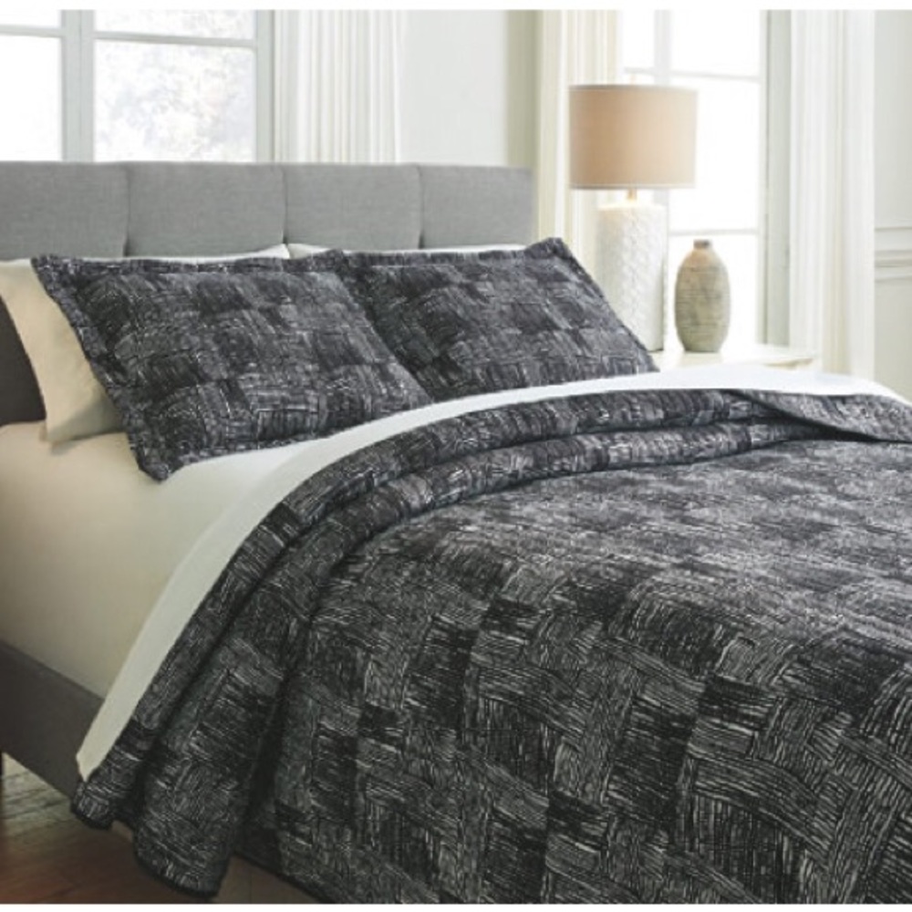 3 pc Queen Quilt Set